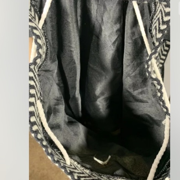 Peruvian Wool Backpack w/ Llama Pocket - Picture 4 of 4